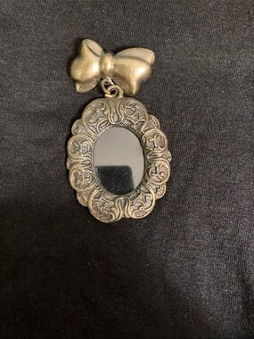 Antique-Style Bow Photo Brooch Pendant